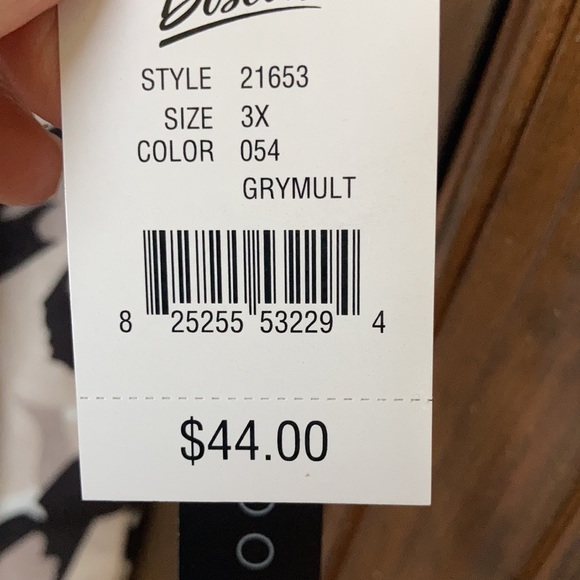 Preswick & Moore top floral print w detail at neckline neutral  3X - Picture 17 of 17